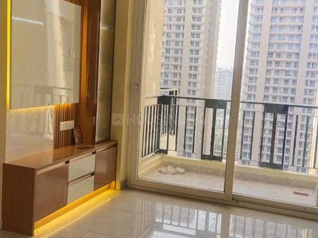 2 BHK Apartment in Sector 143B for rent Noida. The reference number is 19885186