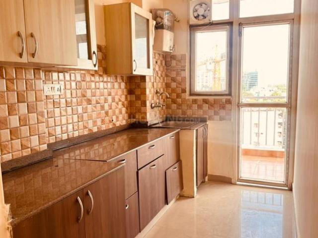 2 BHK Apartment in Sector 14 for rent Gurgaon. The reference number is 18913793