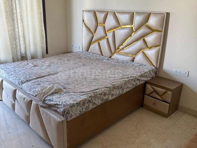 2 BHK Apartment in Sector 14 for rent Gurgaon. The reference number is 20235986