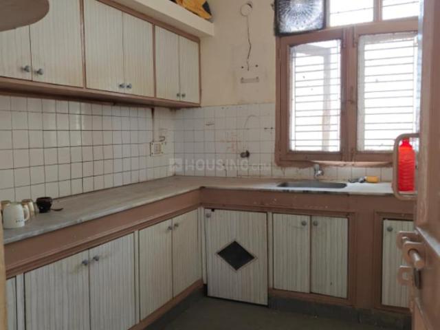 2 BHK Apartment in Sector 15 for rent Gurgaon. The reference number is 20252571