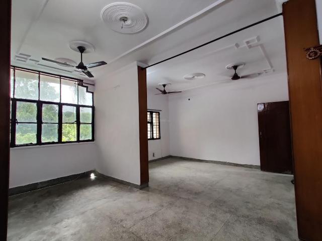 2 BHK Apartment in Sector 18 Rohini for rent New Delhi. The reference number is 18566685