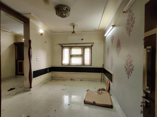 2 BHK Apartment in Sector 18 Rohini for rent New Delhi. The reference number is 18906346