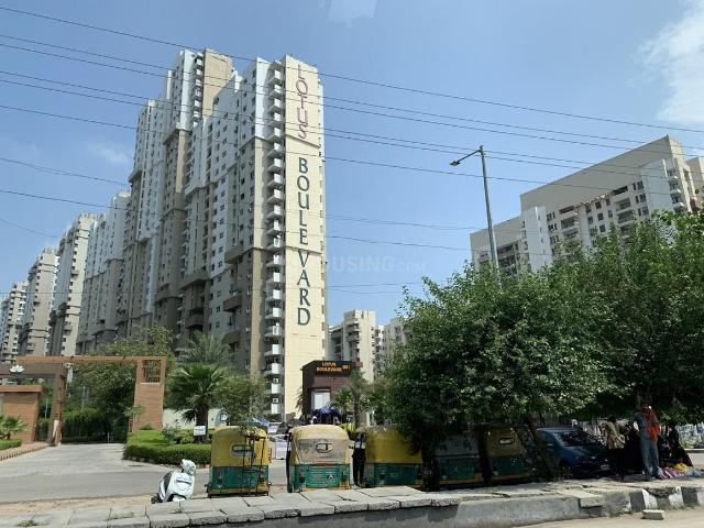 2 BHK Apartment in Sector 100 for rent Noida. The reference number is 20747428