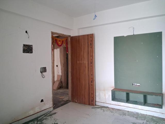 2 BHK Apartment in Sector 101 for resale Noida. The reference number is 20910947