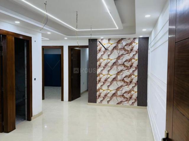 2 BHK Apartment in Sector 102 for resale Noida. The reference number is 20734187