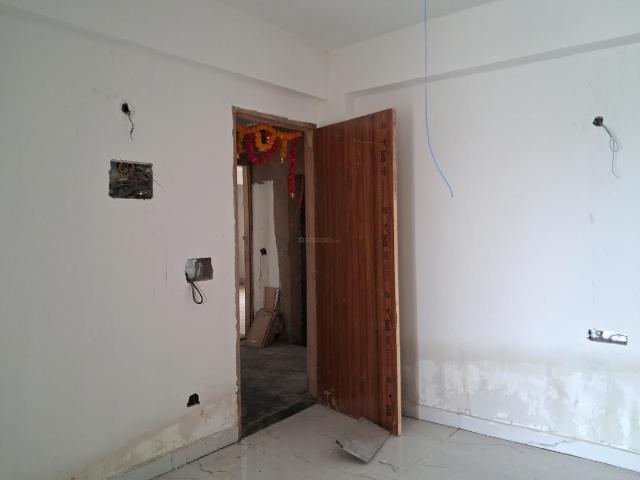 2 BHK Apartment in Sector 102 for resale Noida. The reference number is 20738902