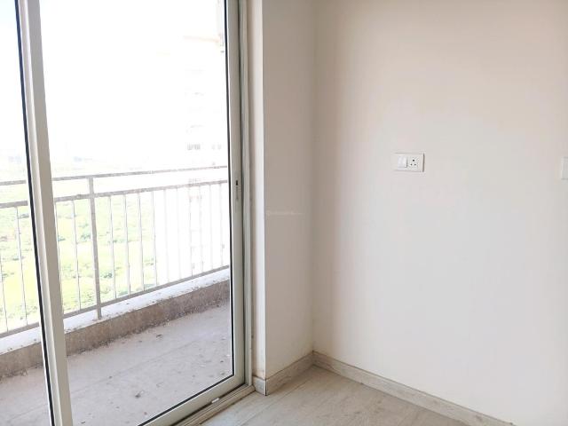 2 BHK Apartment in Sector 102 for resale Gurgaon. The reference number is 18140623