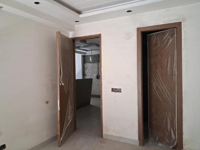 2 BHK Apartment in Sector 104 for resale Noida. The reference number is 19832147