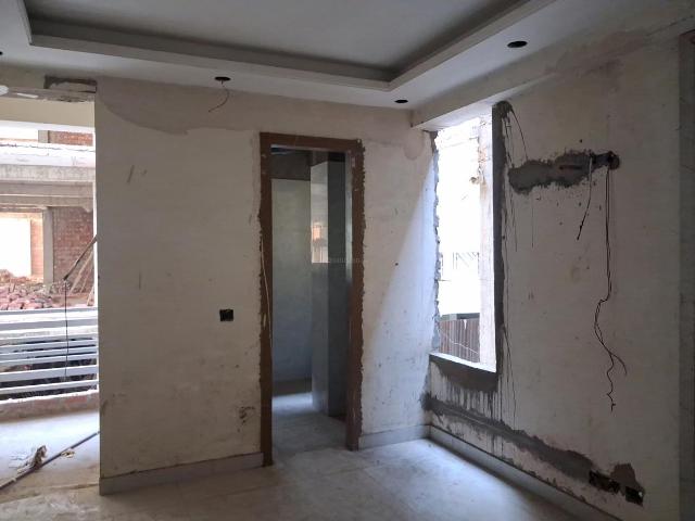 2 BHK Apartment in Sector 104 for resale Noida. The reference number is 19996692