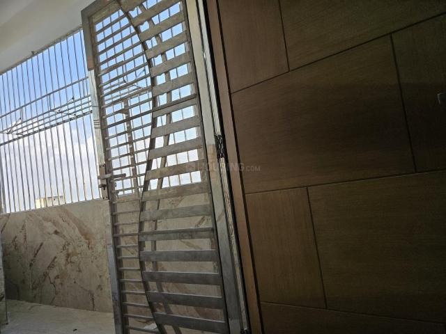2 BHK Apartment in Sector 104 for resale Noida. The reference number is 20037526