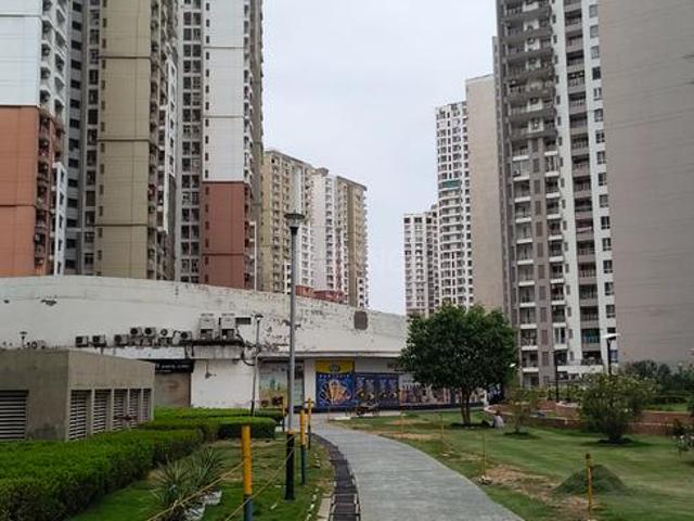 2 BHK Apartment in Sector 110 for rent Noida. The reference number is 20454702