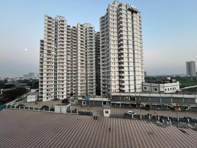 2 BHK Apartment in Sector 112 for resale Gurgaon. The reference number is 20779236
