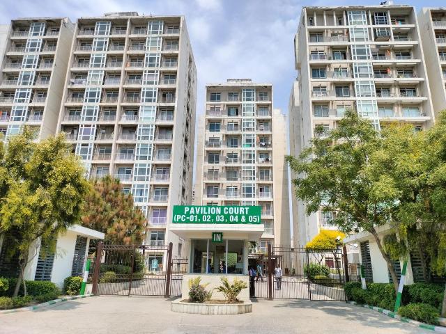 2 BHK Apartment in Sector 128 for resale Noida. The reference number is 18049175