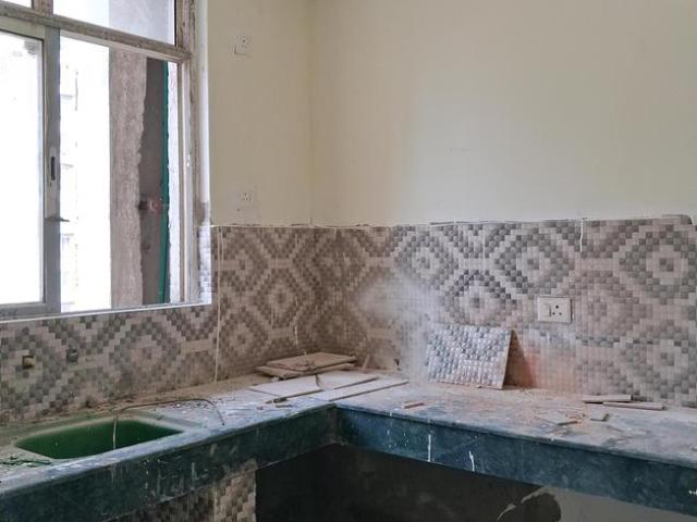 2 BHK Apartment in Sector 131 for rent Noida. The reference number is 19559260