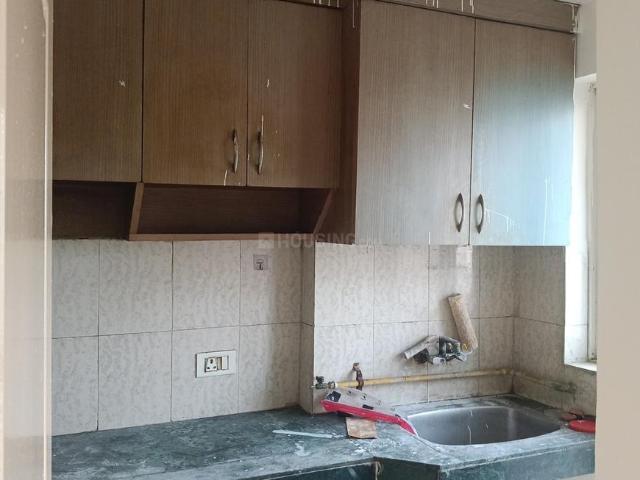 2 BHK Apartment in Sector 137 for rent Noida. The reference number is 18865393