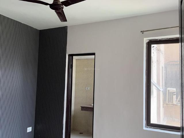 2 BHK Apartment in Sector 137 for rent Noida. The reference number is 20496323