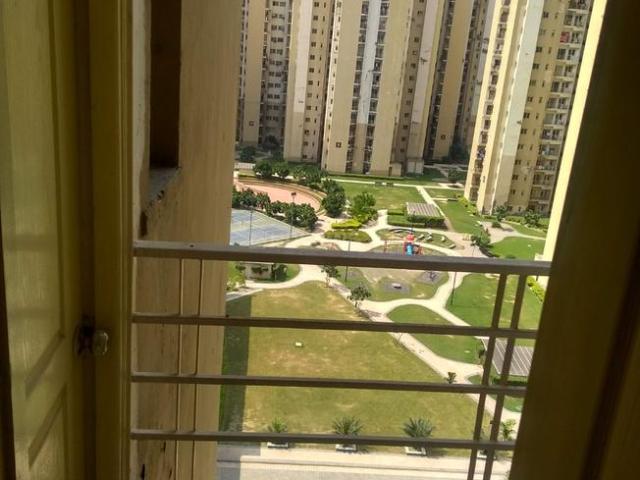 2 BHK Apartment in Sector 137 for resale Noida Greater Noida Expressway. The reference number is 17620895