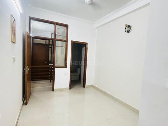 2 BHK Apartment in Sector 28 Dwarka for resale South West Delhi. The reference number is 17407512