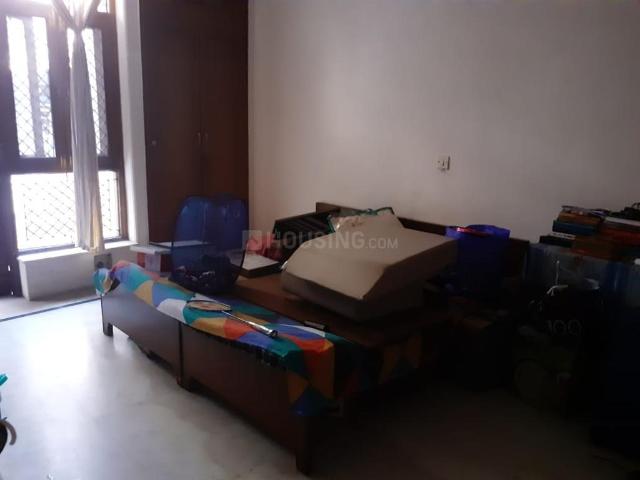 2 BHK Apartment in Sector 37 for rent Noida. The reference number is 10291404
