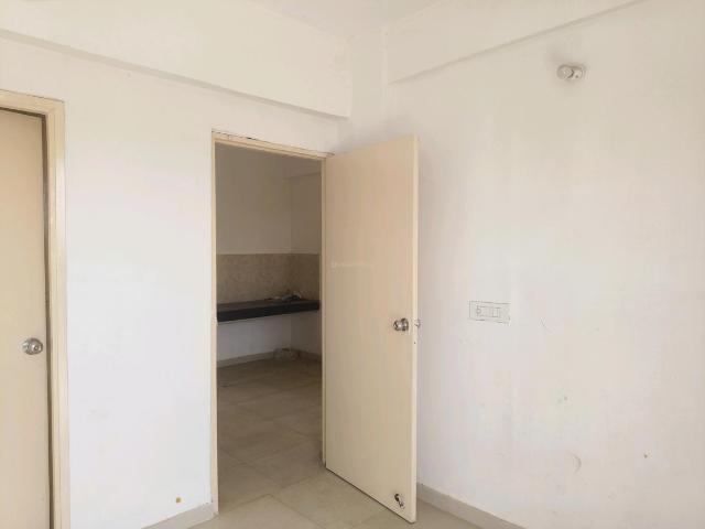 2 BHK Apartment in Sector 37D for resale Gurgaon. The reference number is 20329096