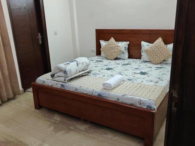 2 BHK Apartment in Sector 38 for rent Gurgaon. The reference number is 19822370