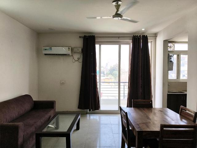 2 BHK Apartment in Sector 31 for rent Gurgaon. The reference number is 19695663