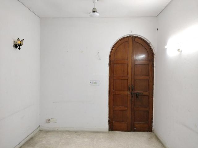 2 BHK Apartment in Sector 3 Dwarka for resale New Delhi. The reference number is 20622424