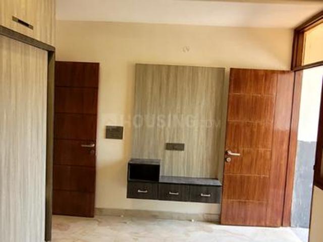 2 BHK Apartment in Sector 49 for resale Noida. The reference number is 17000743