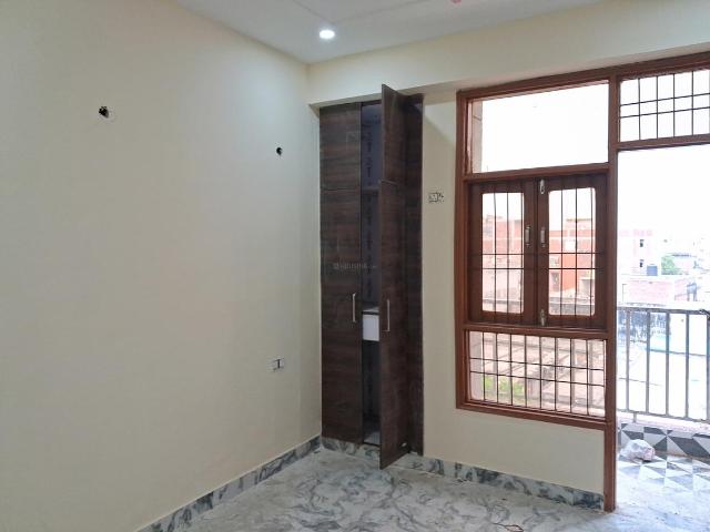 2 BHK Apartment in Sector 49 for resale Noida. The reference number is 19925740