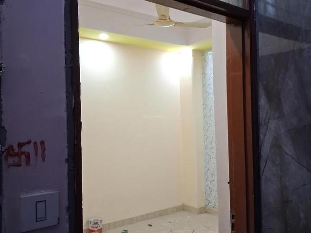2 BHK Apartment in Sector 49 for resale Noida. The reference number is 20402475