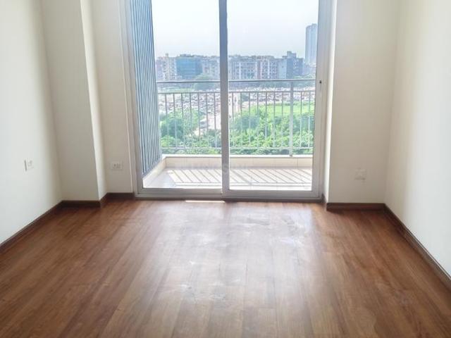 2 BHK Apartment in Sector 43 for rent Noida. The reference number is 21011380