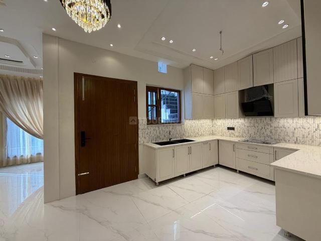 2 BHK Apartment in Sector 43 for resale Chandigarh. The reference number is 20741966