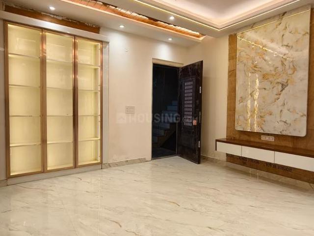 2 BHK Apartment in Sector 52 for resale Noida. The reference number is 20201399