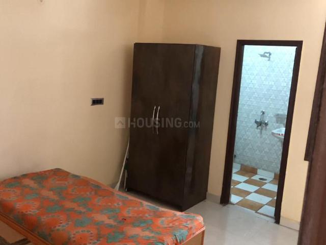 2 BHK Apartment in Sector 62A for rent Noida. The reference number is 18462014