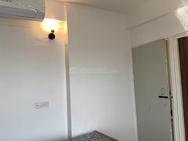 2 BHK Apartment in Sector 63 for rent Gurgaon. The reference number is 19843950
