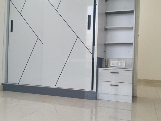2 BHK Apartment in Sector 63 for rent Gurgaon. The reference number is 20279982