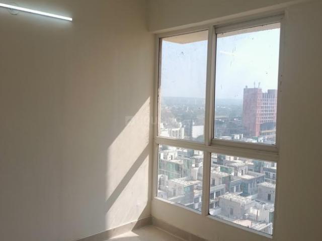 2 BHK Apartment in Sector 63 for resale Gurgaon. The reference number is 20047604