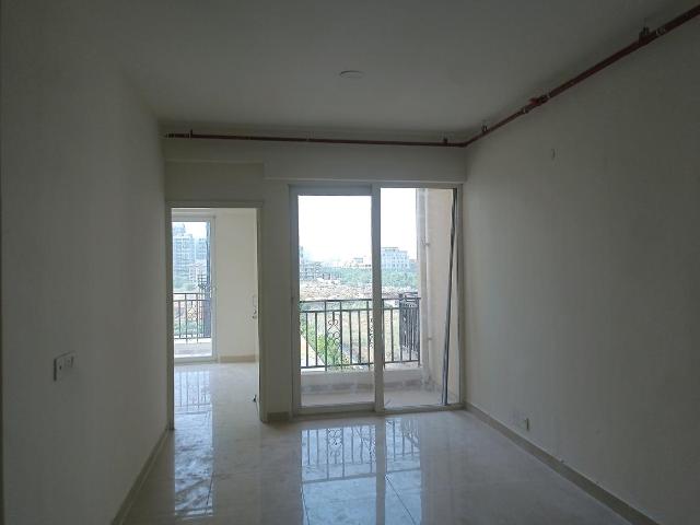 2 BHK Apartment in Sector 63 for resale Gurgaon. The reference number is 20292210