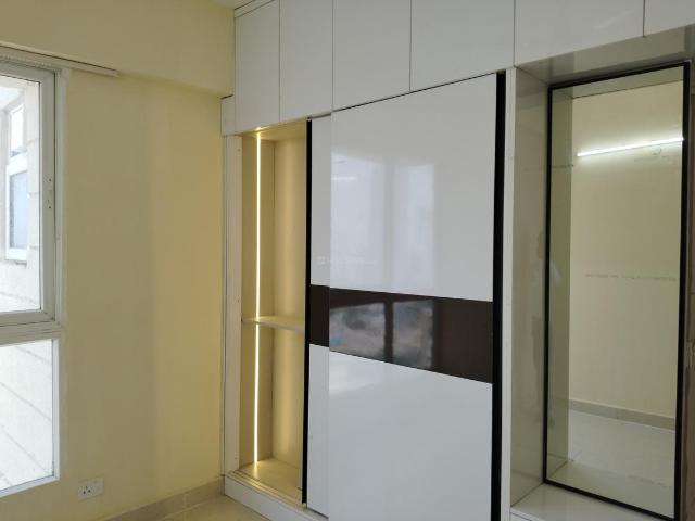 2 BHK Apartment in Sector 63 for resale Gurgaon. The reference number is 20206162