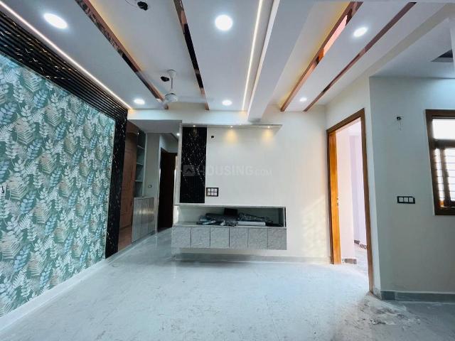 2 BHK Apartment in Sector 73 for resale Noida. The reference number is 17717160