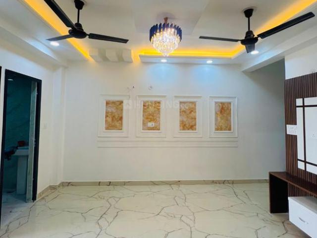 2 BHK Apartment in Sector 73 for resale Noida. The reference number is 20020401