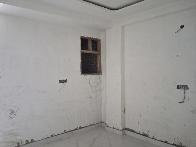 2 BHK Apartment in Sector 74 for resale Noida. The reference number is 20398336