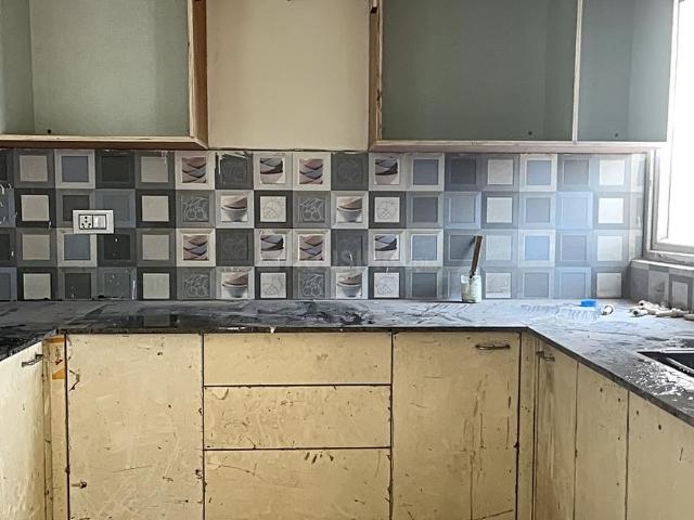 2 BHK Apartment in Sector 75 for rent Noida. The reference number is 19344084