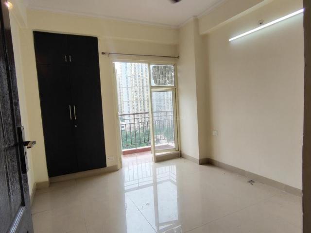 2 BHK Apartment in Sector 75 for rent Noida. The reference number is 20929007