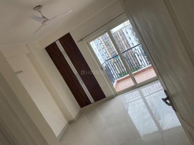 2 BHK Apartment in Sector 75 for resale Noida. The reference number is 17930074