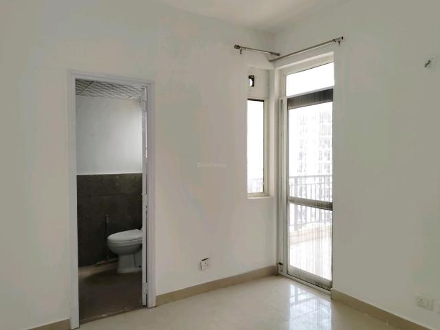 2 BHK Apartment in Sector 76 for rent Gurgaon. The reference number is 17064081