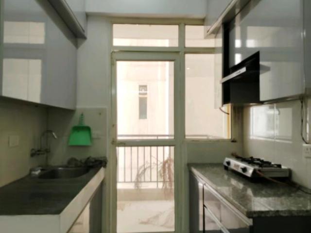 2 BHK Apartment in Sector 76 for rent Gurgaon. The reference number is 18647514