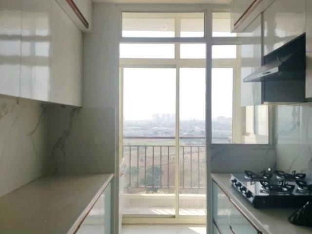 2 BHK Apartment in Sector 76 for rent Gurgaon. The reference number is 18683981