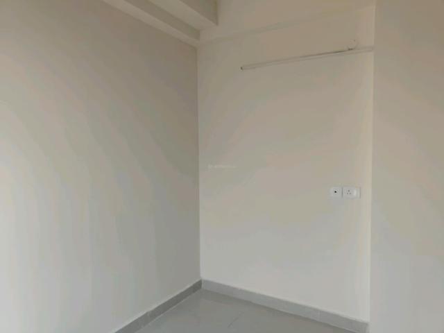 2 BHK Apartment in Sector 76 for rent Gurgaon. The reference number is 18252539