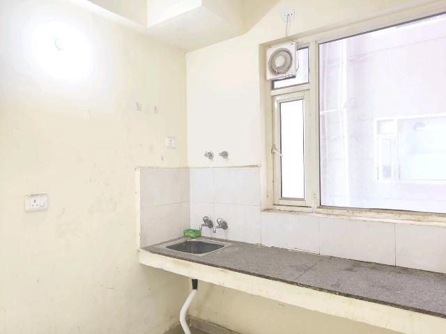 2 BHK Apartment in Sector 76 for rent Gurgaon. The reference number is 18257431